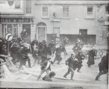 Derry History - Police disrupting the riots, internment